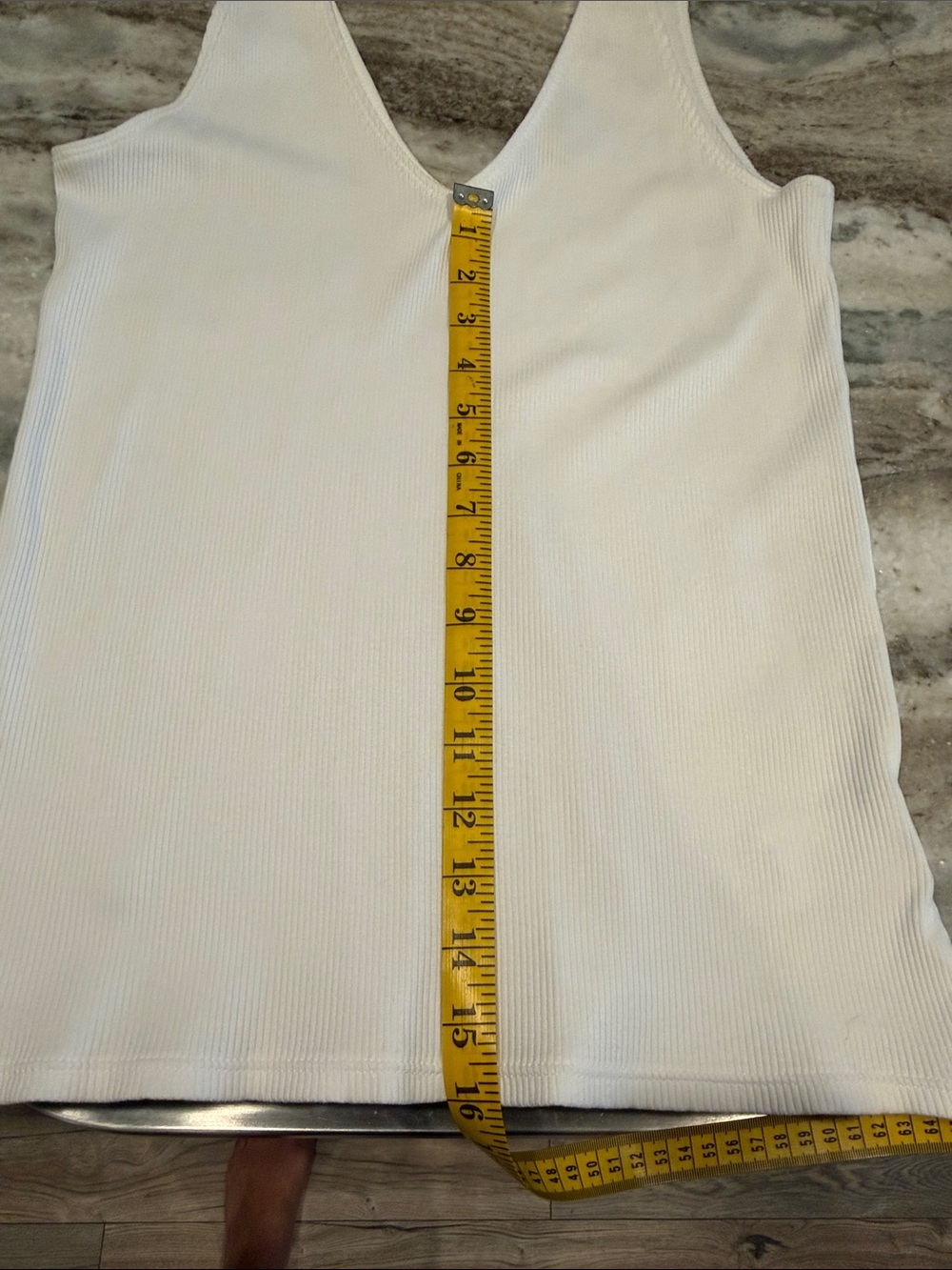 Express White Ribbed V-Neck Tank - Picture 4 of 4
